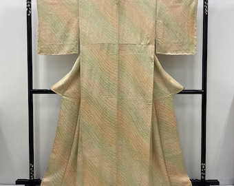 K482 Vintage Silk Wedding Kimono (tsukesage): Pink Gradation