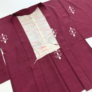 Chaqueta kimono haori de seda vintage N53: Shibori rojo y morado / Motivo floral de puntos kanoko Silueta de nube auspiciosa mediante tejido jacquard