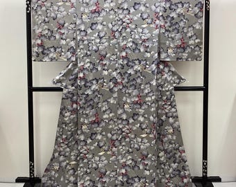 K682 Vintage Silk Wedding Kimono (komon): Light Grey Shibori
