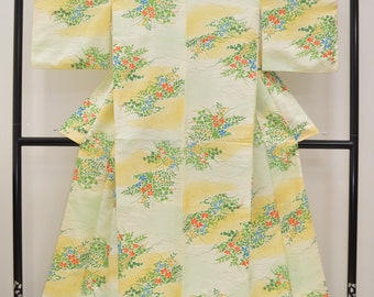 B265 Vintage Synthetic Wedding Kimono : Lovely Spring Floral Garden / Gradation