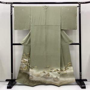 エルンスト【Le Kimono】 Kimono at the V&A: From Poem Stitching to Punk Sensibility
