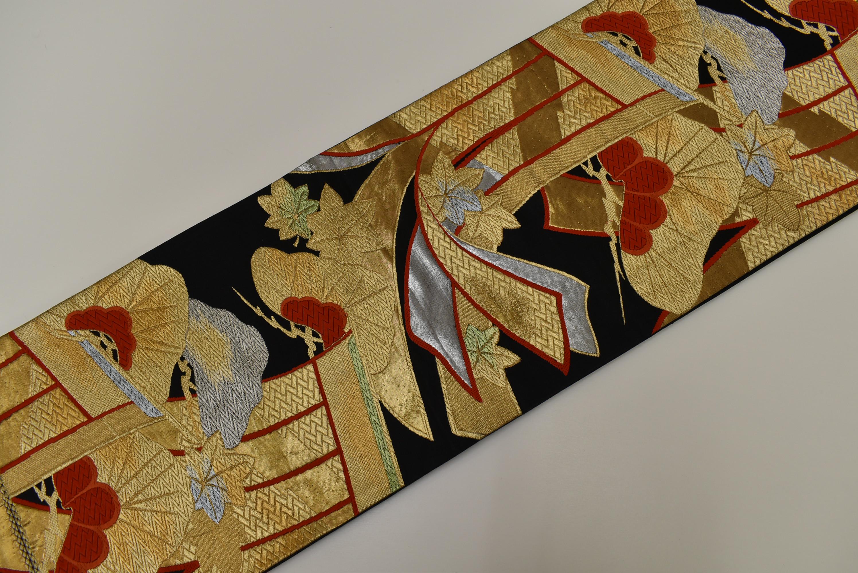 Y632 ヴィンテージ シルク 着物 帯 袋帯 黒 金彩 刺繍 若松 紅葉 着物 
