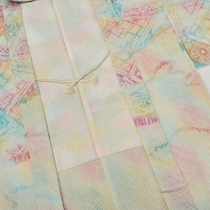 Y731 Vintage sidenkimono haorijacka: Elfenbensfärgade pastellfärger Gradering Shibori / Kanoko-prickig krysantemumvåg Lyckobringande origamimotivmoln