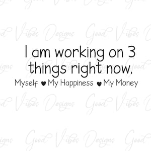 Sto lavorando su 3 cose in questo momento Me stesso La mia felicità I miei soldi - SVG & PNG Scarica - Selfcare SVG - Motivazione SVG - Credi in te stesso