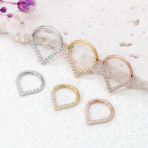 CZ Septum Ring Clicker Hoop V Shape Septum Piercing - Acciaio chirurgico calibro 16-Conch Ring-Conch Helix Daith Sung Piercing-Anello al naso