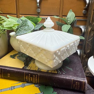 Vintage Westmoreland White Milk Glass Quilt patterned candy or trinket dish with lid