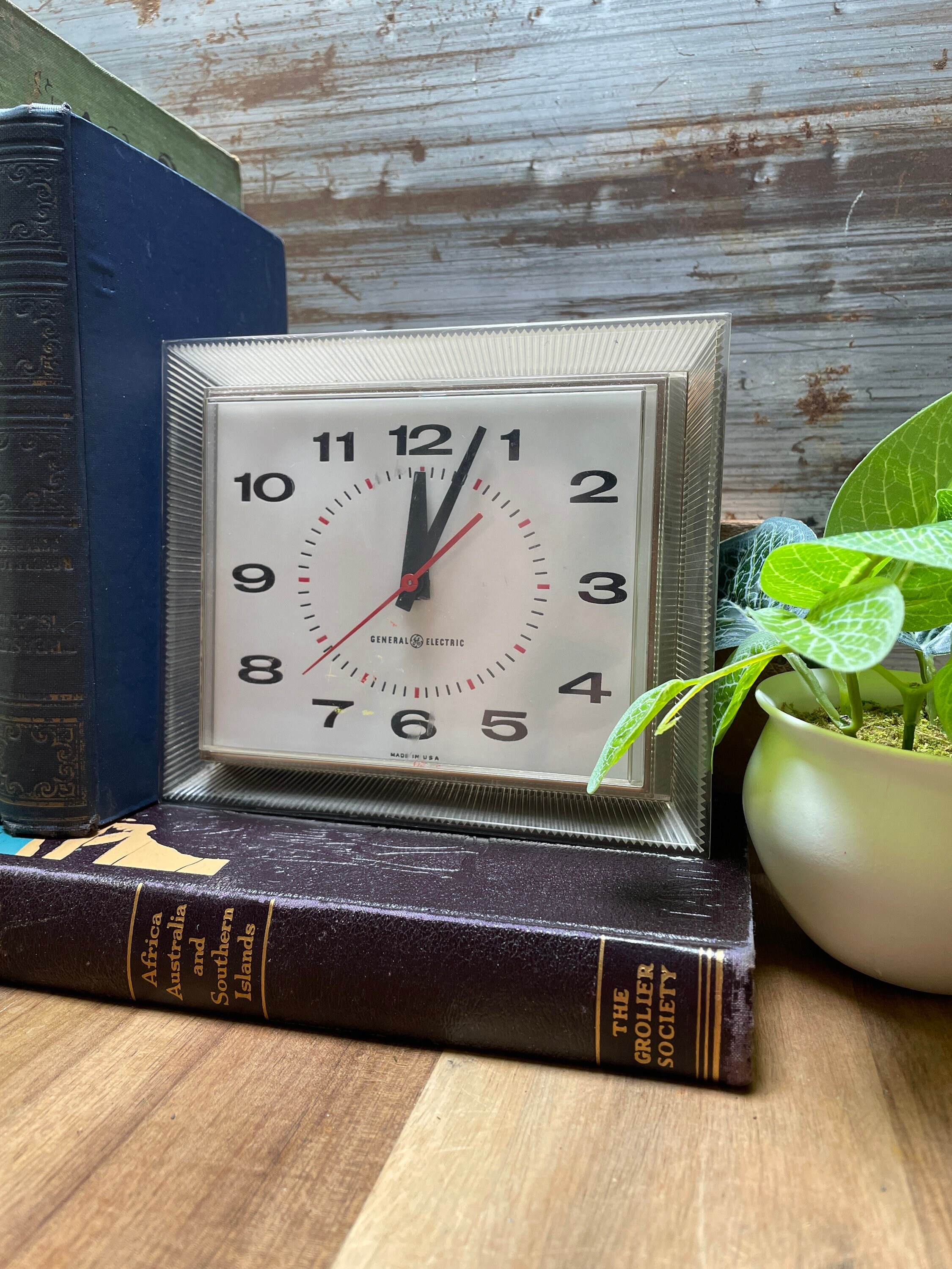 Vintage General Electric Plastic Plugin Wall Clock Etsy