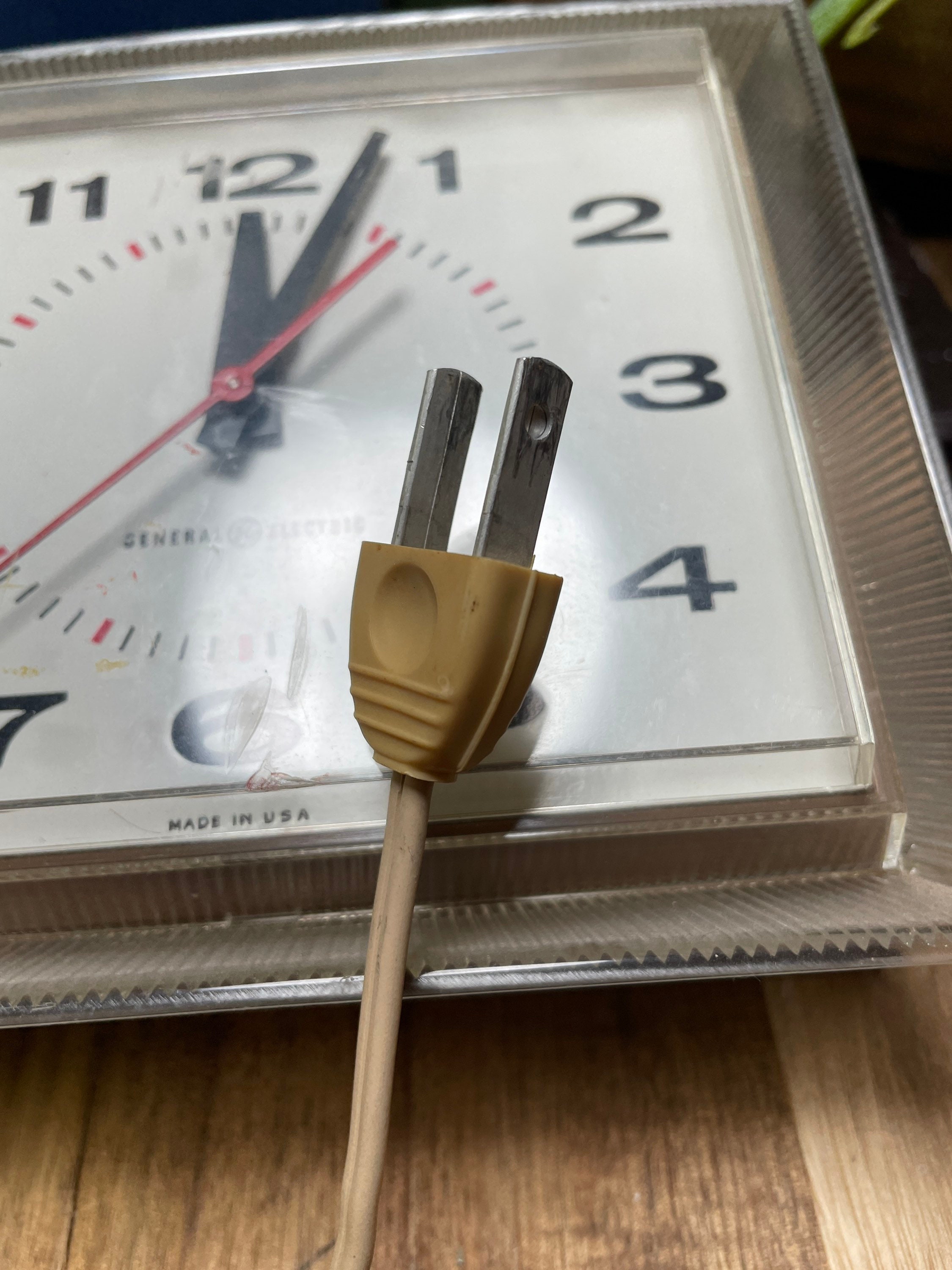 Vintage General Electric Plastic Plugin Wall Clock Etsy