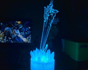 Final Fantasy Tidus Fraternity Sword-inspirerad RGB LED-lampa som kan ställas in i olika positioner - USB/Batteridriven