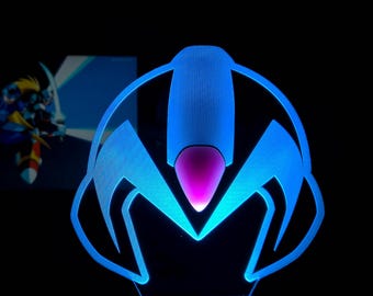 Mega Man X-inspirerad hjälm i akryldesign med LED-ljus i flerfärg med kontroll, USB eller batterier