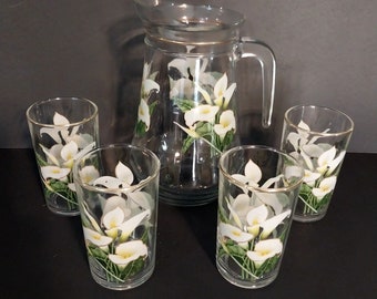Calla-Lilien-Blumenstrauß sehr 1980er Jahre Blumensaft Wasserkrug Glas Set