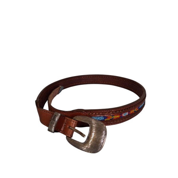 Brauner Ledergürtel im Western-Stil mit mehrfarbigem Perlendesign