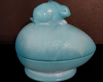 Portieux Vallerysthal France 1890 Lapin bleu en verre de lait sur oeuf plat à bonbons