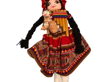 Poupée folklorique péruvienne en tissu faite main avec pot en argile flûte pour bébé et longue tresse animal