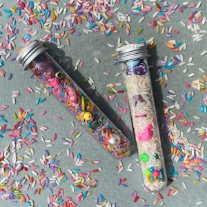 Bottiglia sensoriale-Piccola; Bottiglie sensoriali colorate; Giocattolo; I-Spy Bottiglia; Barattolo di riso; Regali di tubi di riso; Regalo; Fatto a mano; Montessori; Educativo; Divertente