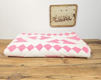 Vintage Modified Jacob’s Ladder Quilt – Pink and White Handmade Quilt – 72x89 – Hand Quilted – Midcentury c.1950s Bedding