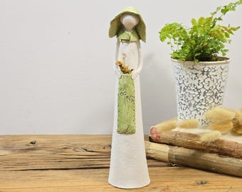 Quebec Studio Pottery Figurine – Nima Ceramiste Handcrafted Clay Woman with Green Bonnet & Dried Flowers