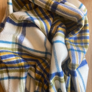 100% cashmere scarf, warm and delicate, classic white pattern