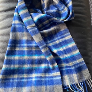 100% cashmere scarf , warm and delicate, blue pattern