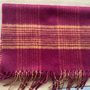 100% cashmere scarf , warm and delicate, burgundy pattern, made in Scotland