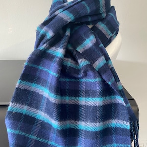100% cashmere scarf, warm and delicate, blue pattern
