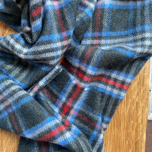 100% cashmere scarf, warm and delicate, black pattern