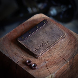 Portefeuille Unisexe en Cuir Fait Main | Portefeuille Mince Bi-Fold avec Sangle d’Extraction de Carte | Cuir Pleine Fleur Premium