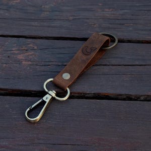 Chaveiro de couro premium | Porta-chaves de couro feito à mão | Chaveiro com passador de cinto seguro para homens e mulheres