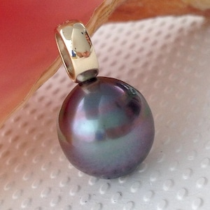 Stunning Genuine Tahitian Pearl 12 x 13.2mm AAA set on a 9k Solid Yellow Gold Designer Pendant