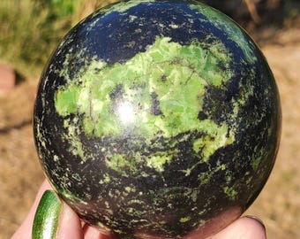 Grüner Opal Hämatit Kristall Kugel | 476 Gramm | 66mm