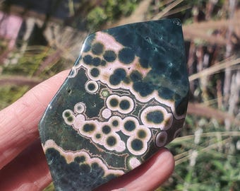 Kambaby PINK Orbicular Ocean Jaspis Palm Stone | 84 Gramm AA Grade
