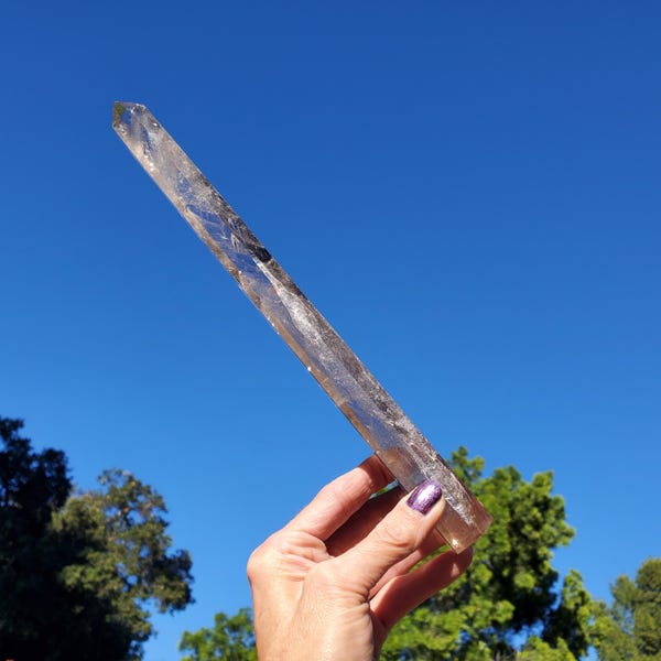 Quartz fumé clair, grande pointe fine, grande taille, tour à crayons 226 g