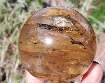 Goldene Heiler-Quarzkugel, auffällige dendritische Schichtung, 256 Gramm, 57 mm
