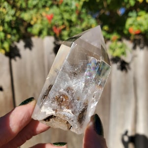 Klare REGENBOGEN Eisquarzspitze Kristallstück | 136 Gramm 100% natürlich