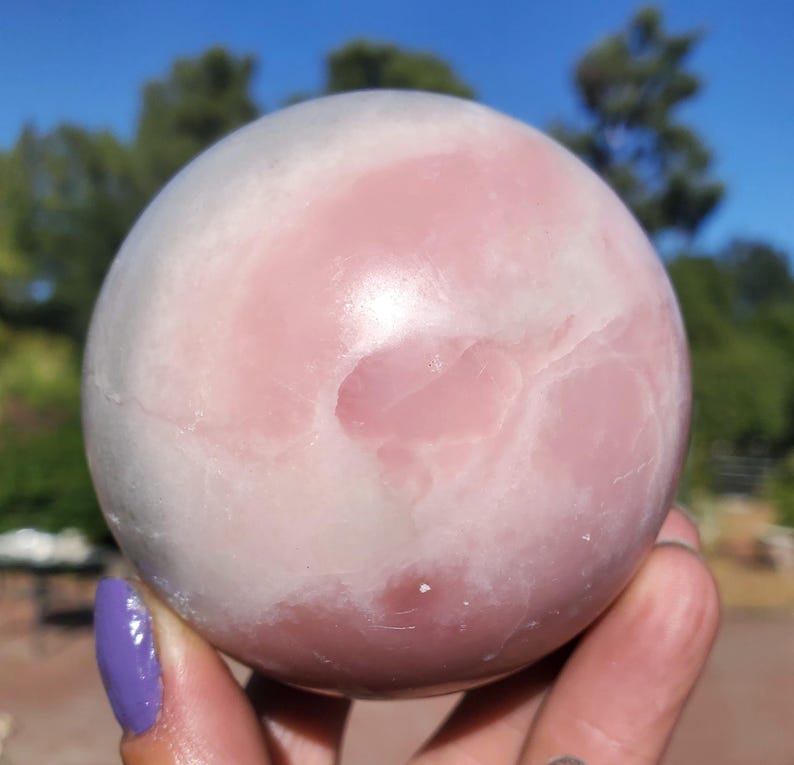 Orbe sphérique en cristal opale rose | 444 grammes | 67 mm l 1 lb 1 oz image 7