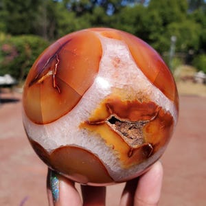 Esfera de cristal de drusa de cornalina roja 736 gramos / 80 mm