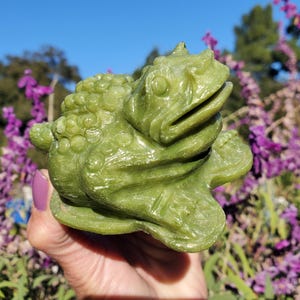 Frog Carving Green Serpentine Jade Crystal Hand Made 300 grams
