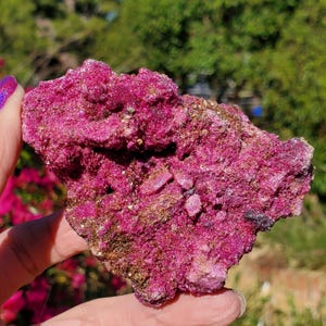 Espécimen de mica verde natural, rojo, rosa y rubí, en bruto, brillante, cristal de forma libre, 206 gramos.