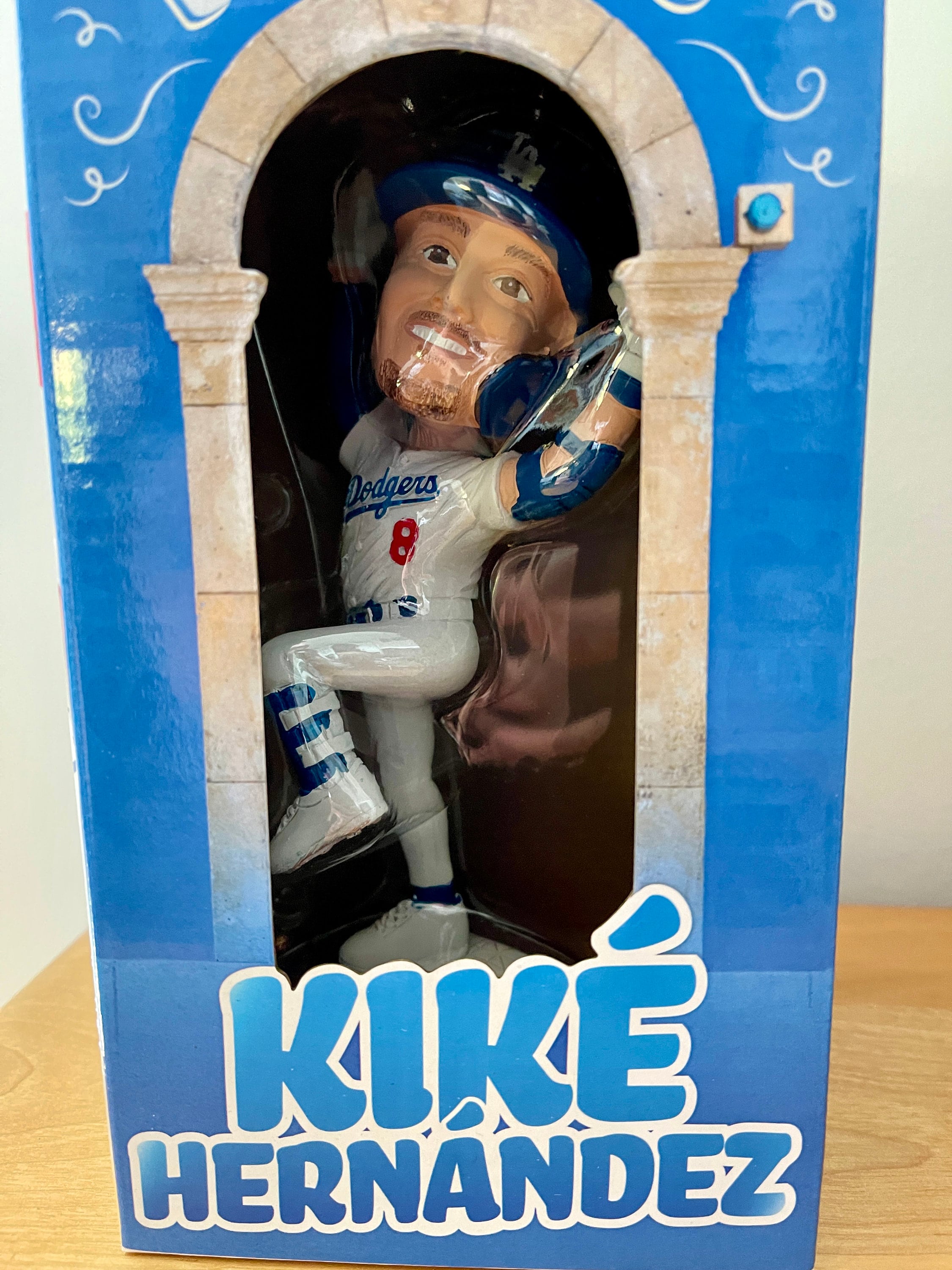 Kiké Hernández Dodgers ボブルヘッド人形 s-l400.jpg