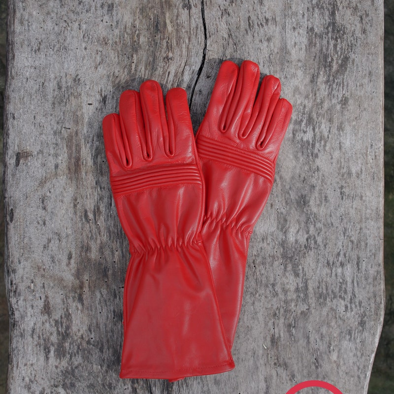 Leather Dark Knight Gloves - Full Finger Design (Red)