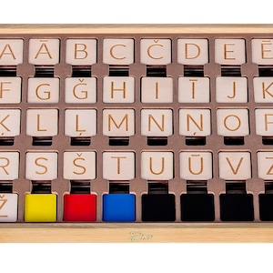 Material educativo. Alfabeto letón. Buzón Montessori.
