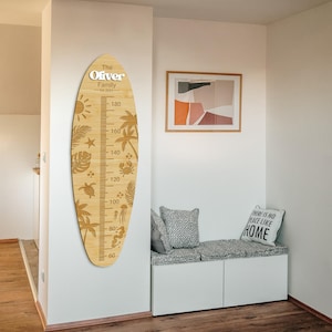 Benutzerdefinierte 3D-erhabene Namens-Surfbrett-Messlatte aus Holz, personalisierter Laserschnitt und graviertes metrisches Lineal für Familienwachstum, Kinderzimmer-Wanddekoration