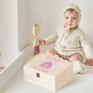 Caja de recuerdo de madera personalizada para niña, cajas de memoria de pino grabadas con impresión UV personalizada, almacenamiento de tesoros, regalo de ducha de primer cumpleaños de guardería