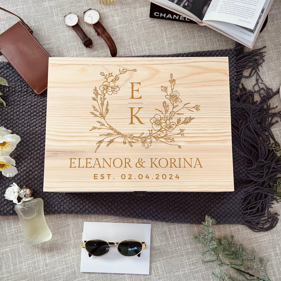 Personalised Couple Names & Dates Wedding Wooden Wreath Keepsake Box ...