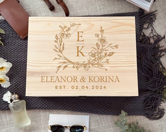 Personalised Couple Names & Dates Wedding Wooden Wreath Keepsake Box, Custom Engraved Memory Engagement Treasure Storage, Anniversary Gift