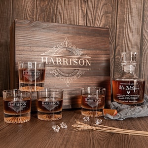 Engraved Rustic Wooden Boxed Round Whiskey Decanter Set, 4  Scotch Glasses, Personalised Custom Whisky Birthday, Wedding Gift Dad/ Groomsmen