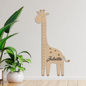 Tableau des hauteurs de girafe en bois avec nom en relief 3D personnalisé, enregistrement de règle métrique de croissance familiale découpé au laser et gravé personnalisé, décoration murale de chambre d'enfant