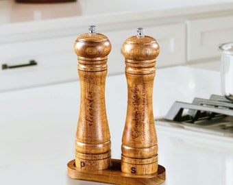 Personalised Wooden Salt and Pepper Grinder, Base Set, Custom Engraved Mill Shaker, Manual Spice Crusher Kitchen Utensils, Housewarming Gift
