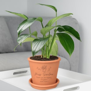 Enseignant gravé personnalisé Merci, pot de plante et soucoupe en terre cuite, nom personnalisé Graduation croissance jardinière de fleurs anniversaire décoration de jardin cadeau