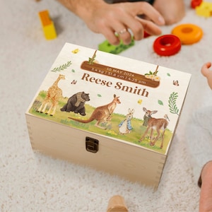 Caja de madera personalizada para recuerdos de bebés recién nacidos, cajas de recuerdos con pintura al agua y dibujos animados con impresión UV personalizada, almacenamiento de tesoros, regalo para el primer cumpleaños